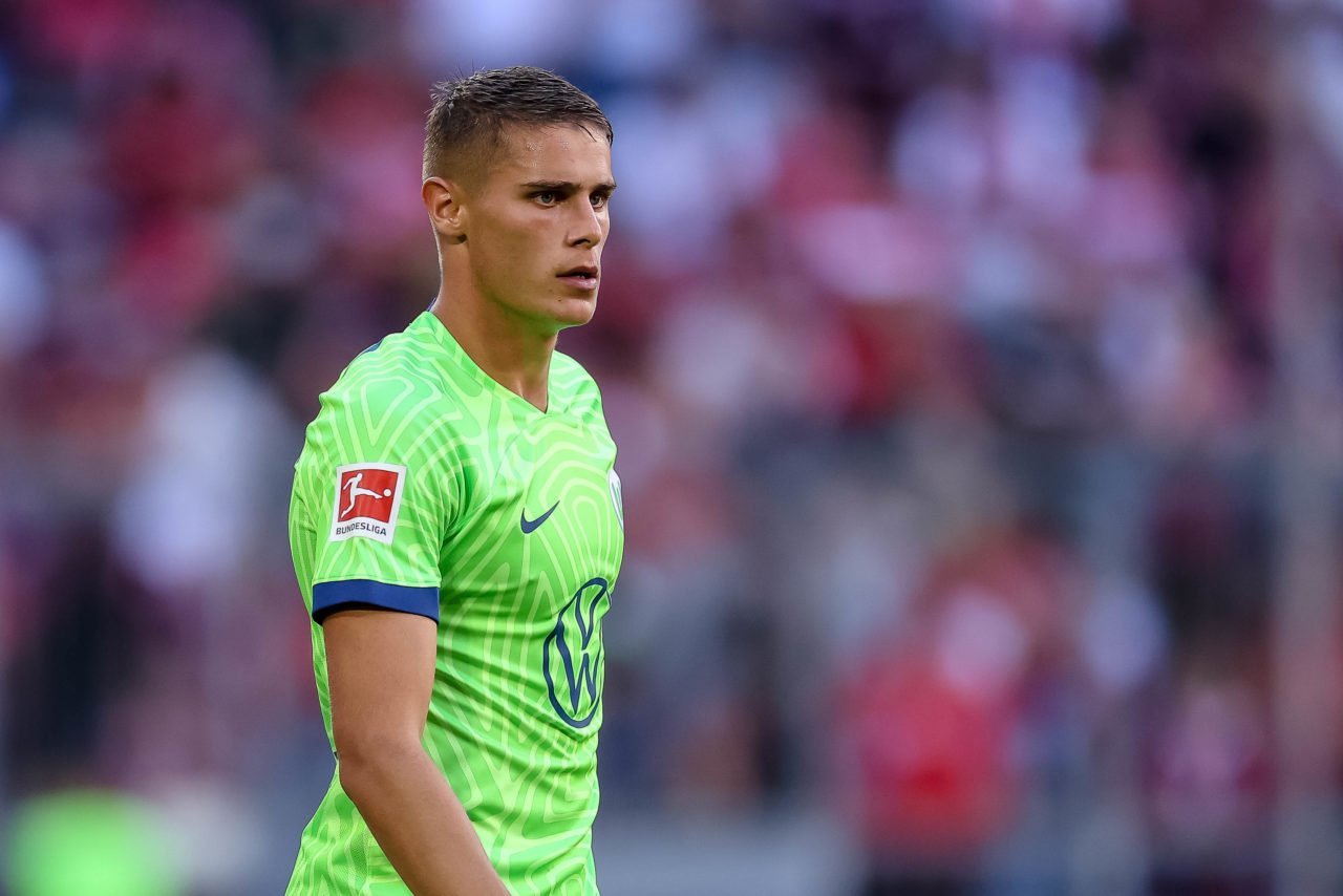 Micky van de Ven of VfL Wolfsburg looks on during a match